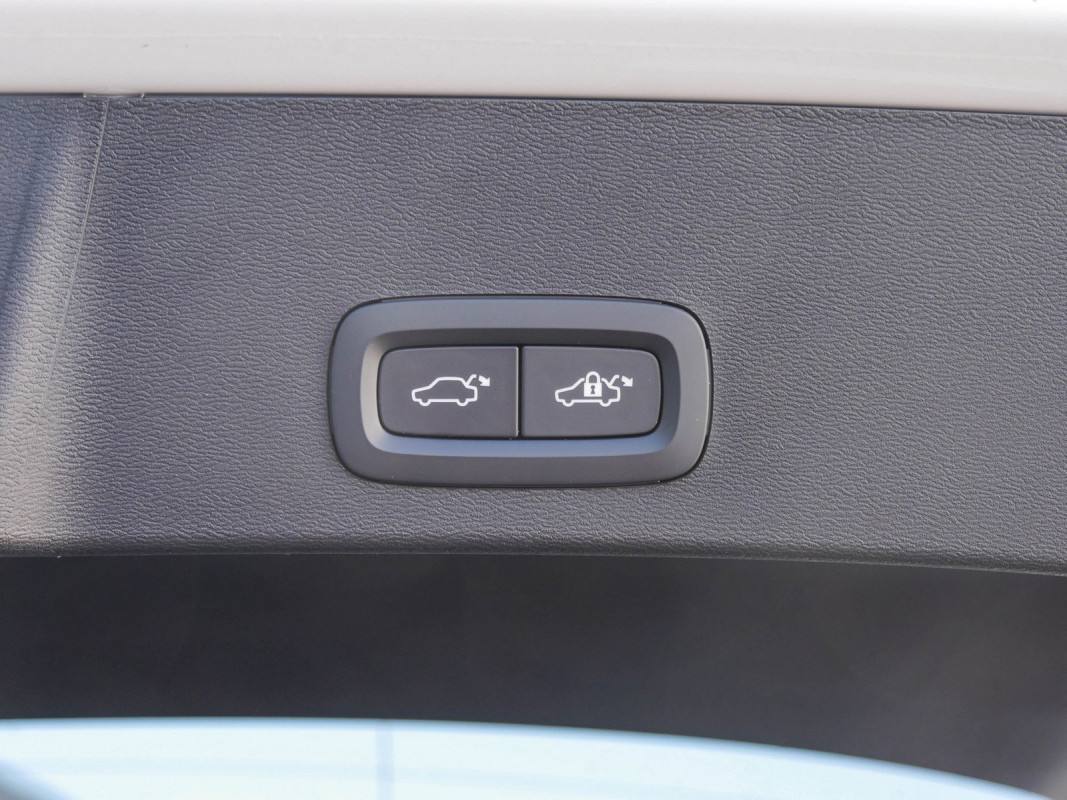 Volvo XC40 B3 - SUV/Off-road - Weiss - Gebrauchtwagen - Bild 14