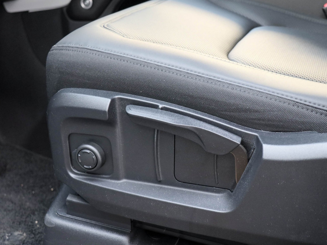 Land Rover Defender - SUV/Off-road - Weiss - Gebrauchtwagen - Bild 12