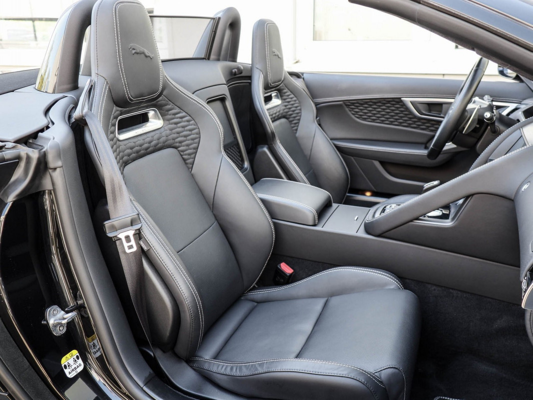 Jaguar F-TYPE - Sportwagen/Coupé - Schwarz - Gebrauchtwagen - Bild 4