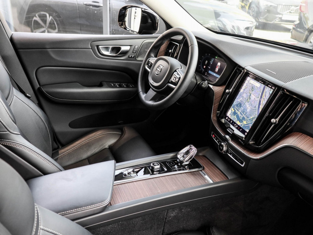 Volvo XC60 T6 AWD - SUV/Off-road - Blau - Gebrauchtwagen - Bild 3