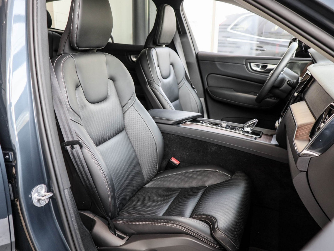 Volvo XC60 T6 AWD - SUV/Off-road - Blau - Gebrauchtwagen - Bild 7
