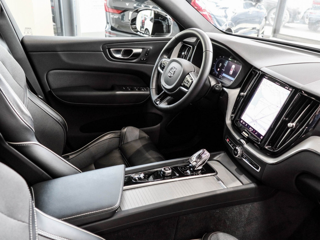 Volvo XC60 T6 AWD - SUV/Off-road - Weiss - Gebrauchtwagen - Bild 3