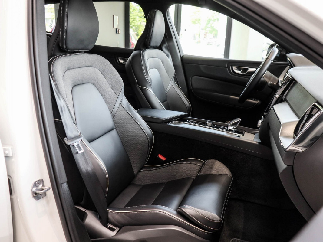 Volvo XC60 T6 AWD - SUV/Off-road - Weiss - Gebrauchtwagen - Bild 7