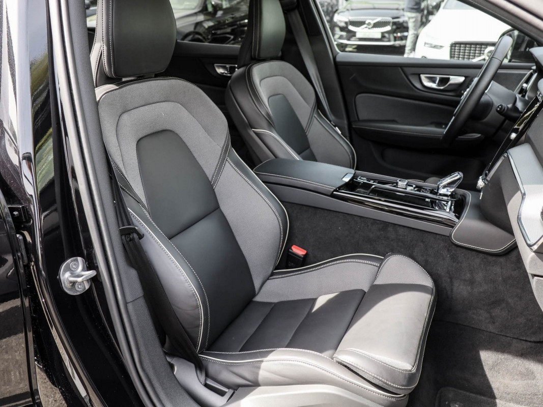 Volvo V60 T6 AWD - Kombi - Schwarz - Gebrauchtwagen - Bild 7