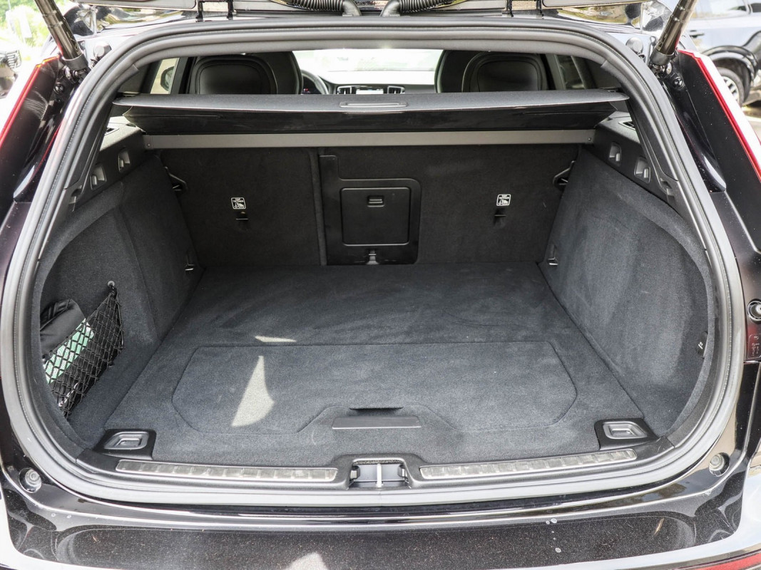 Volvo V60 T6 AWD - Kombi - Schwarz - Gebrauchtwagen - Bild 12