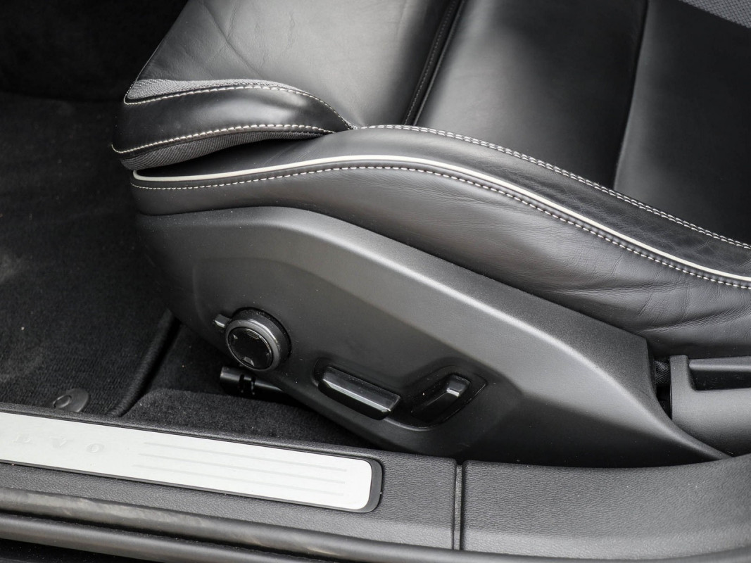 Volvo V60 T6 AWD - Kombi - Schwarz - Gebrauchtwagen - Bild 14