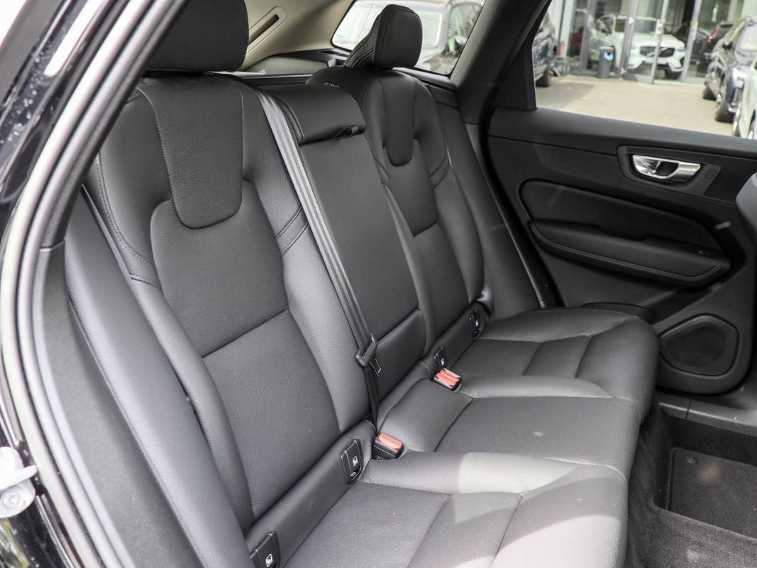 Volvo XC60 B4 AWD (D) - SUV/Off-road - Schwarz - Gebrauchtwagen - Bild 5