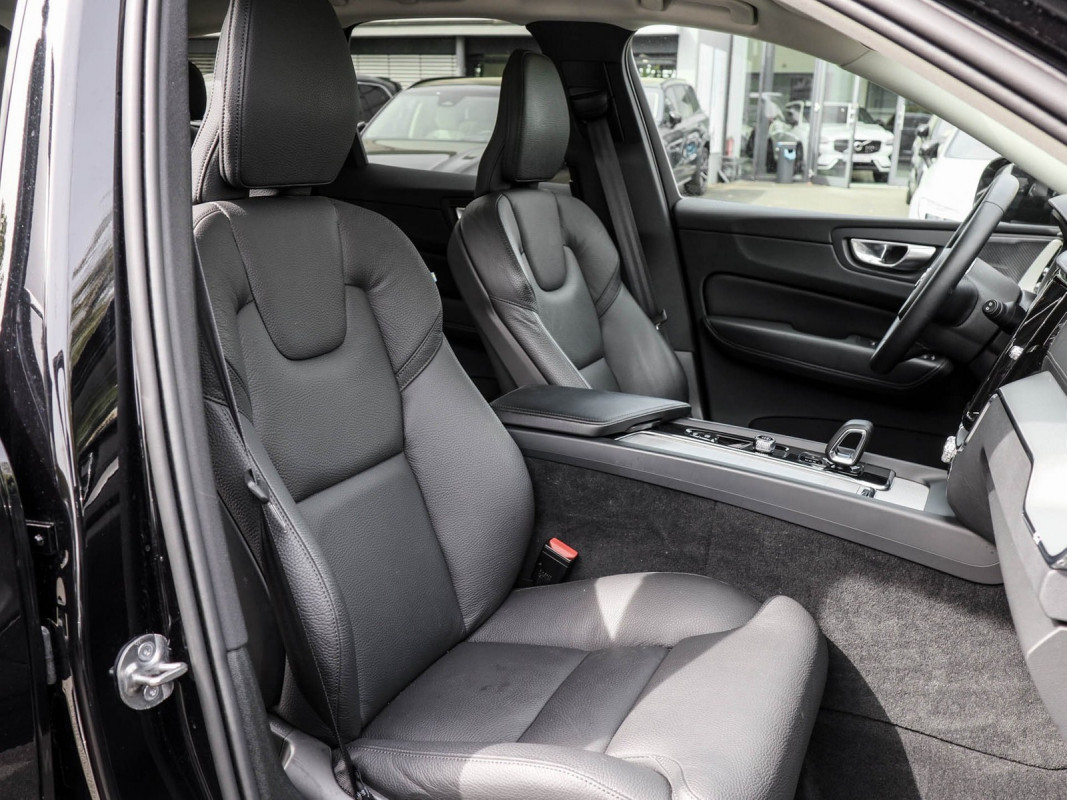Volvo XC60 B4 AWD (D) - SUV/Off-road - Schwarz - Gebrauchtwagen - Bild 7