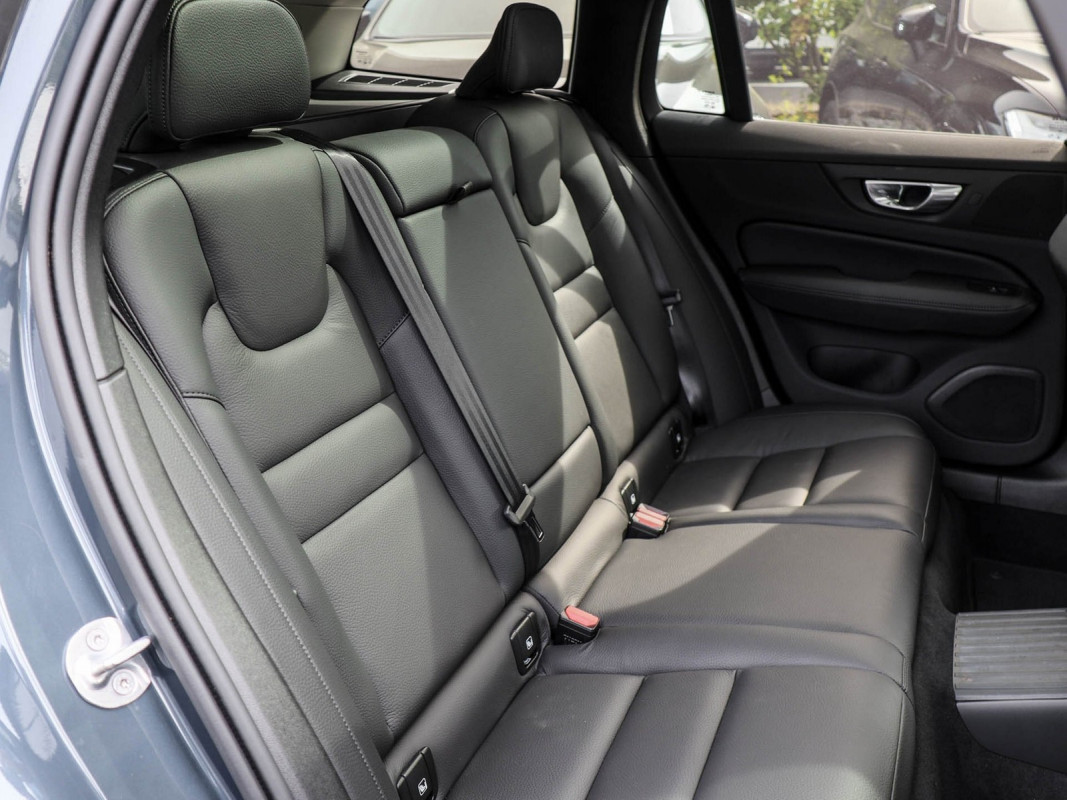 Volvo V60 T6 AWD - Kombi - Blau - Gebrauchtwagen - Bild 5