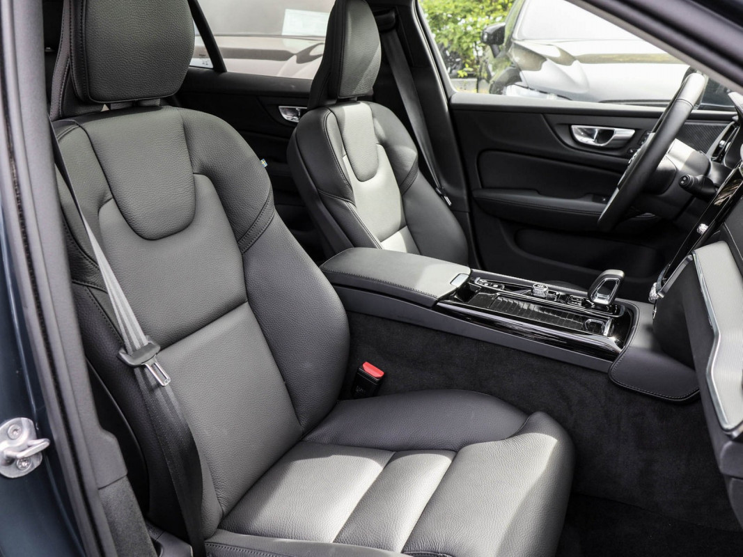 Volvo V60 T6 AWD - Kombi - Blau - Gebrauchtwagen - Bild 7