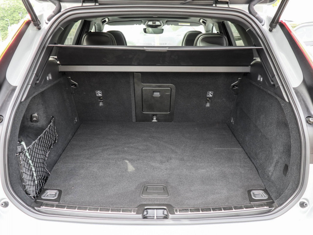 Volvo XC60 T8 AWD - SUV/Off-road - Grau - Gebrauchtwagen - Bild 11