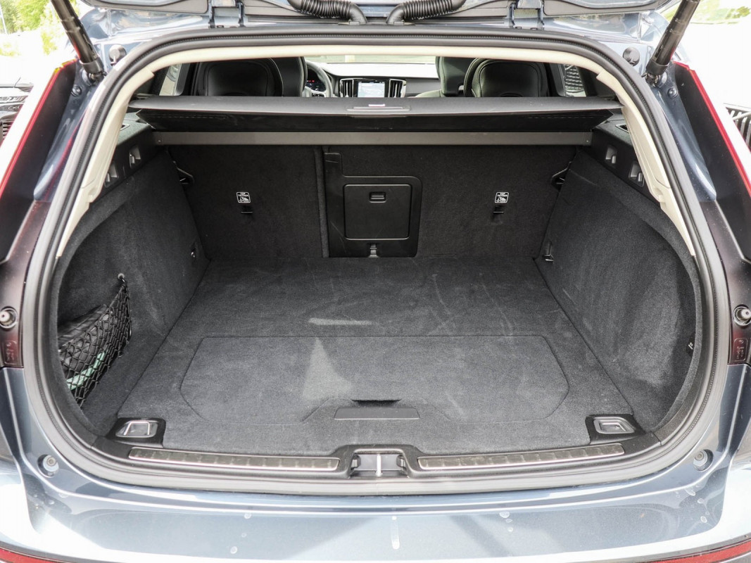 Volvo V60 T6 AWD - Kombi - Blau - Gebrauchtwagen - Bild 11