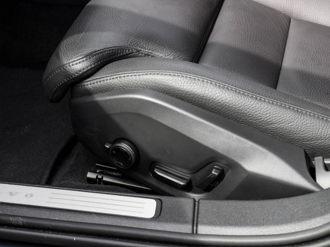 Volvo V60 T6 AWD - Kombi - Blau - Gebrauchtwagen - Bild 14