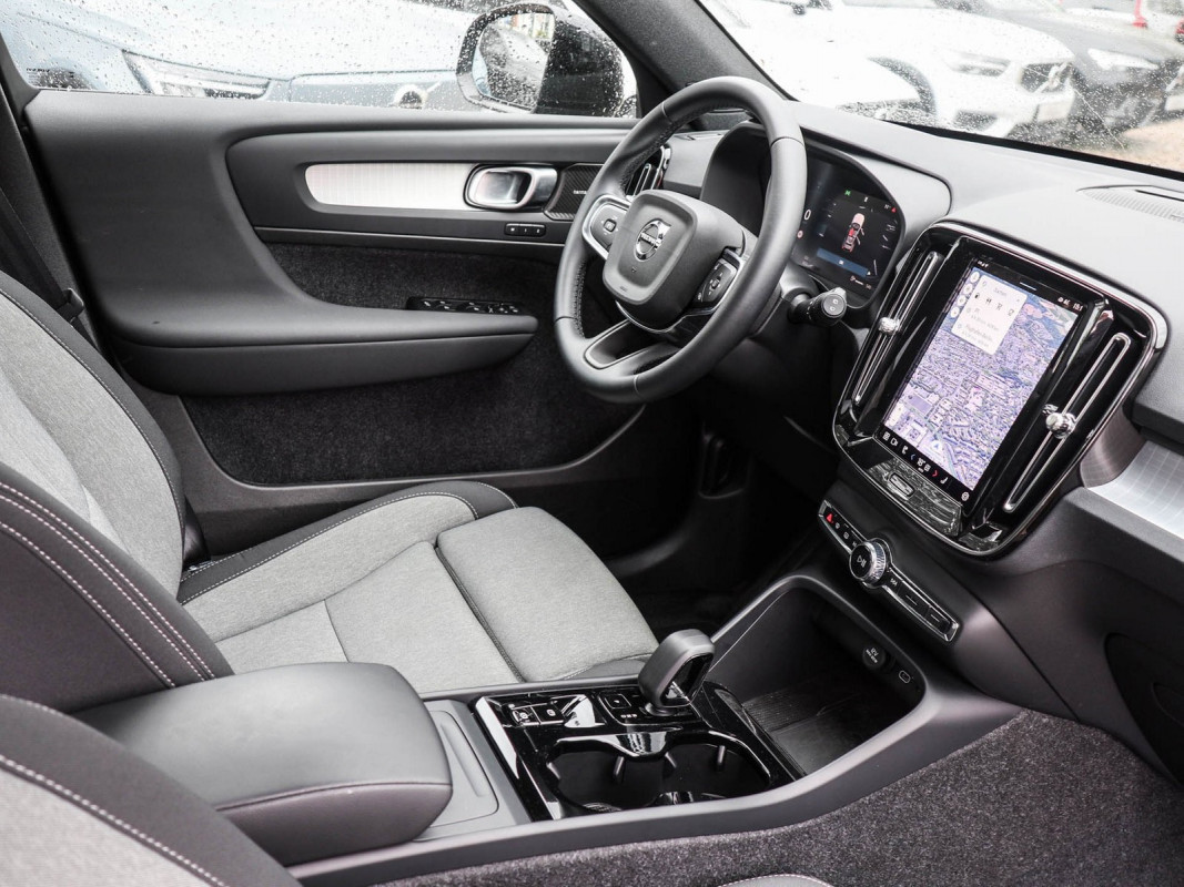 Volvo XC40 B3 - SUV/Off-road - Schwarz - Gebrauchtwagen - Bild 3