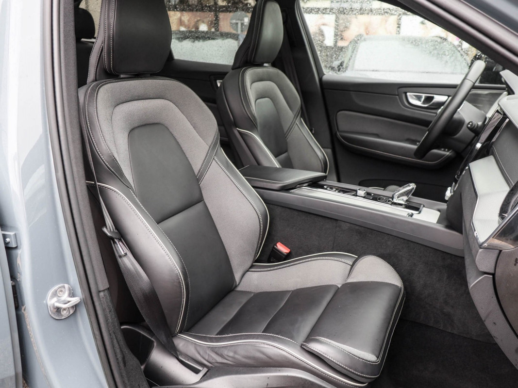 Volvo XC60 B4 Diesel AWD - SUV/Off-road - Grau - Gebrauchtwagen - Bild 7