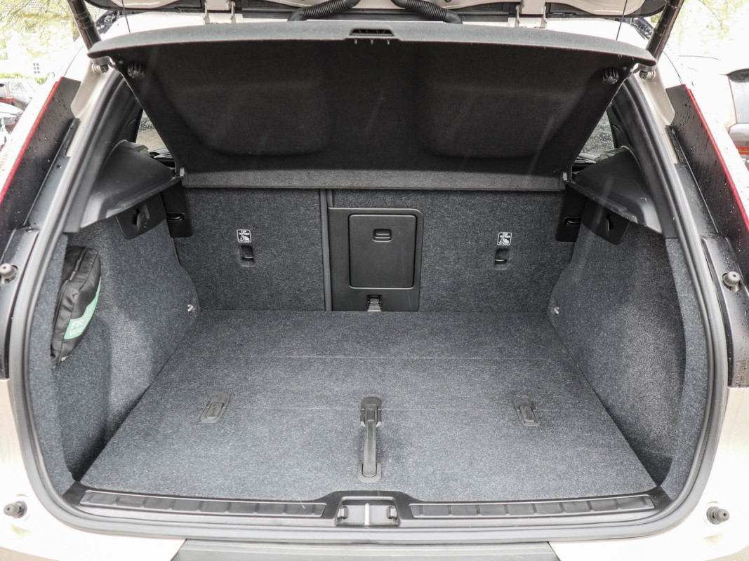 Volvo XC40 - SUV/Off-road - Braun - Gebrauchtwagen - Bild 12