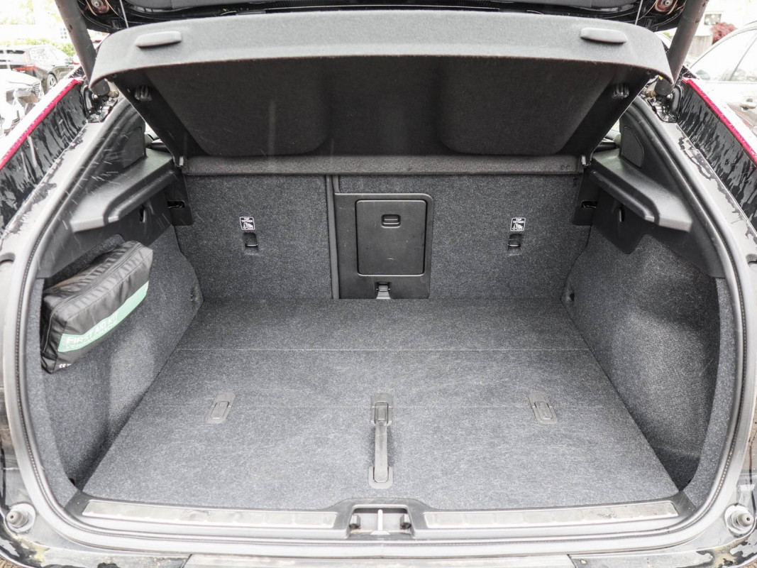 Volvo C40 Single Motor - SUV/Off-road - Schwarz - Gebrauchtwagen - Bild 12