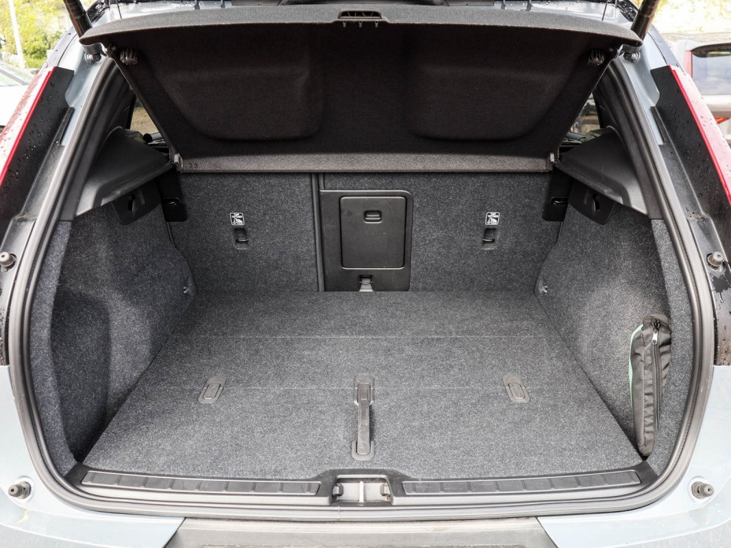 Volvo XC40 - SUV/Off-road - Grau - Gebrauchtwagen - Bild 11