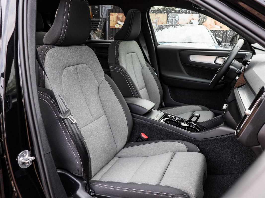 Volvo XC40 B4 - SUV/Off-road - Schwarz - Gebrauchtwagen - Bild 7