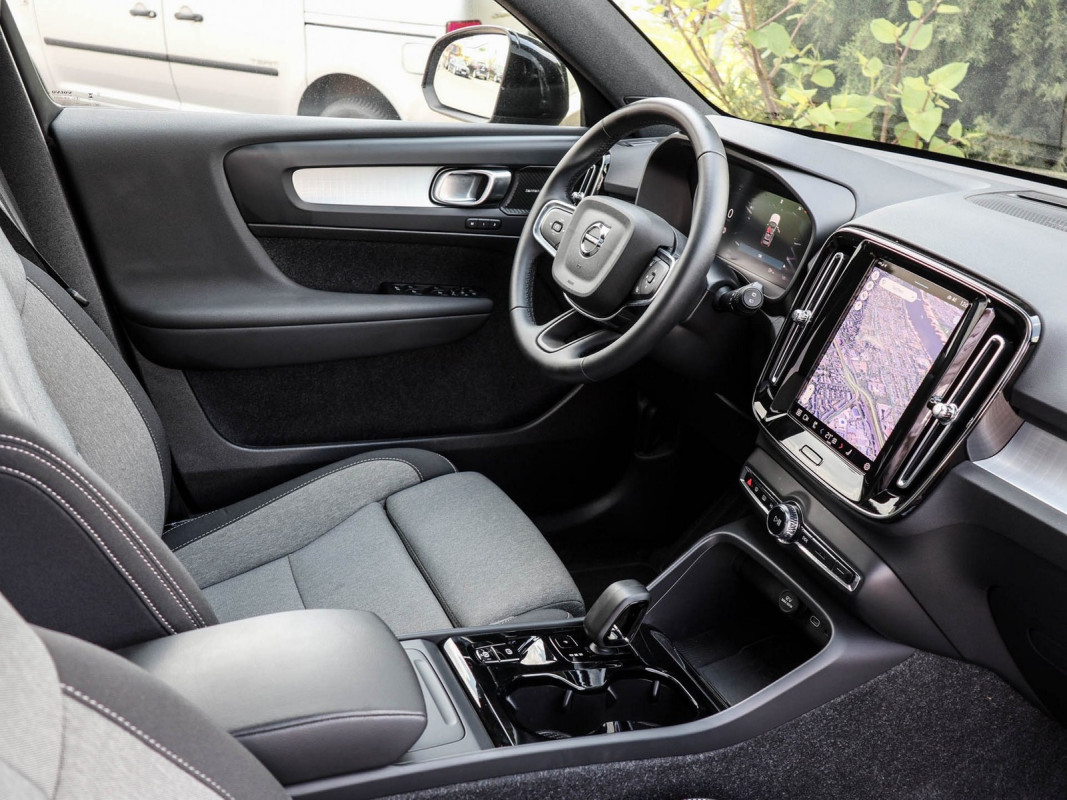 Volvo XC40 B3 - SUV/Off-road - Schwarz - Gebrauchtwagen - Bild 3