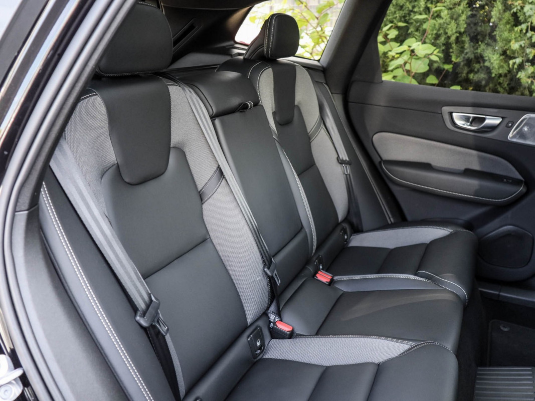 Volvo XC60 T8 AWD - SUV/Off-road - Schwarz - Gebrauchtwagen - Bild 5