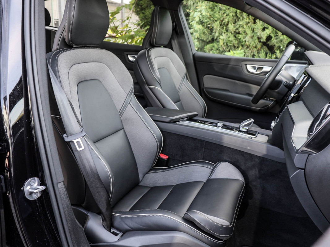 Volvo XC60 T8 AWD - SUV/Off-road - Schwarz - Gebrauchtwagen - Bild 7
