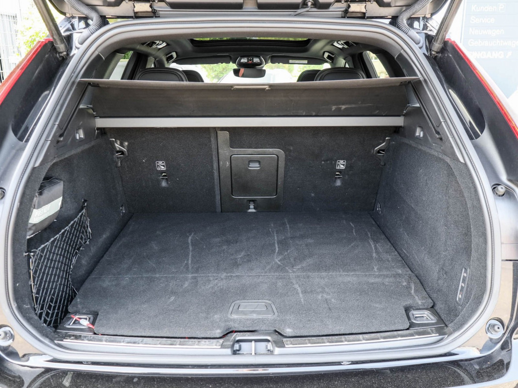 Volvo XC60 T8 AWD - SUV/Off-road - Schwarz - Gebrauchtwagen - Bild 11