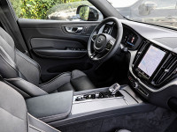 Volvo XC60 B4 Benzin - SUV/Off-road - Grau - Gebrauchtwagen - Bild 3