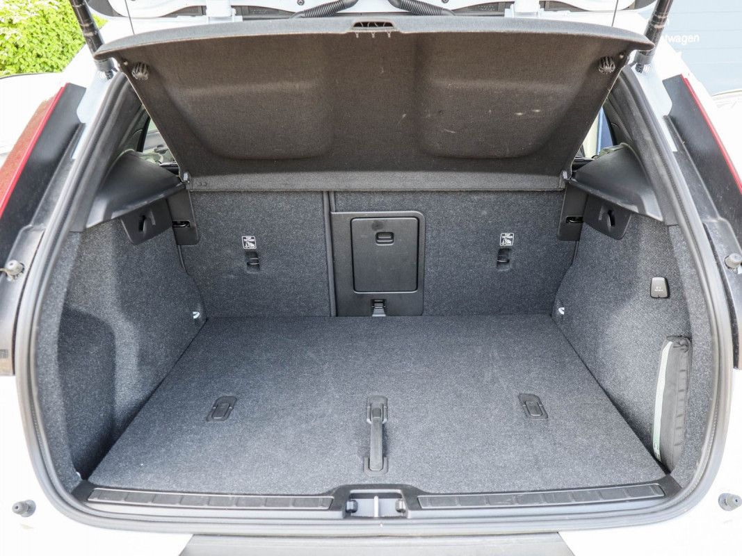 Volvo XC40 B3 - SUV/Off-road - Blau - Gebrauchtwagen - Bild 12