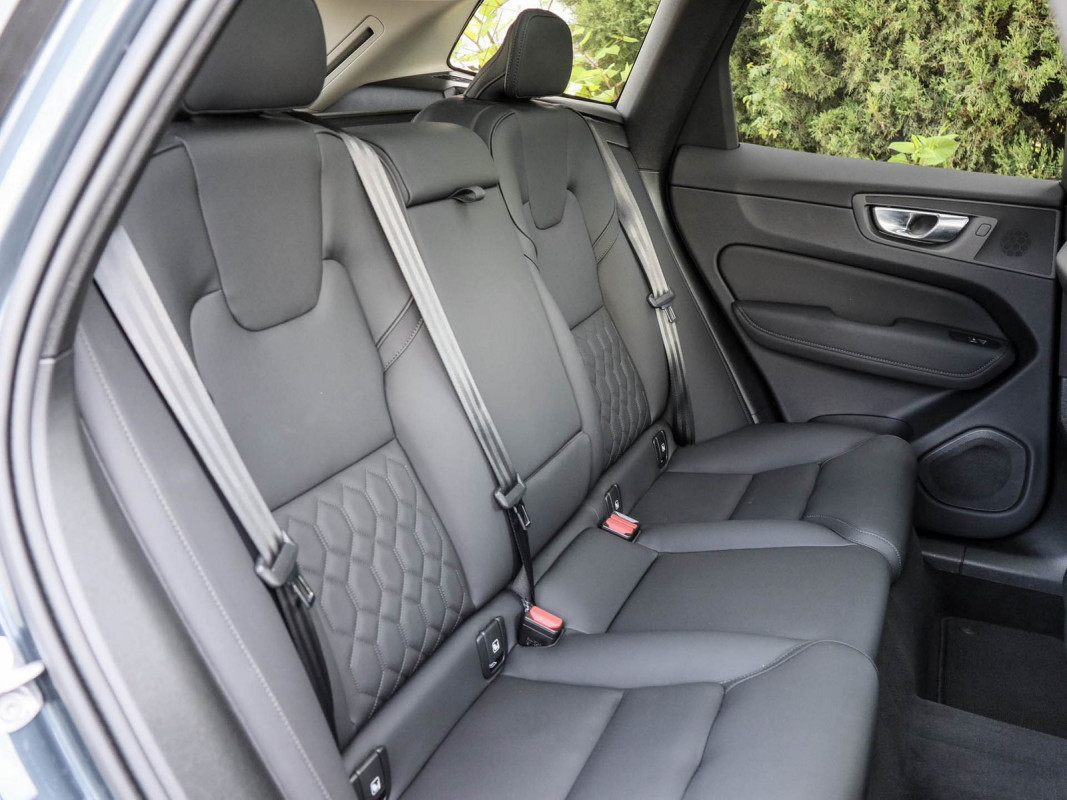 Volvo XC60 B5 Aut. - SUV/Off-road - Blau - Gebrauchtwagen - Bild 5