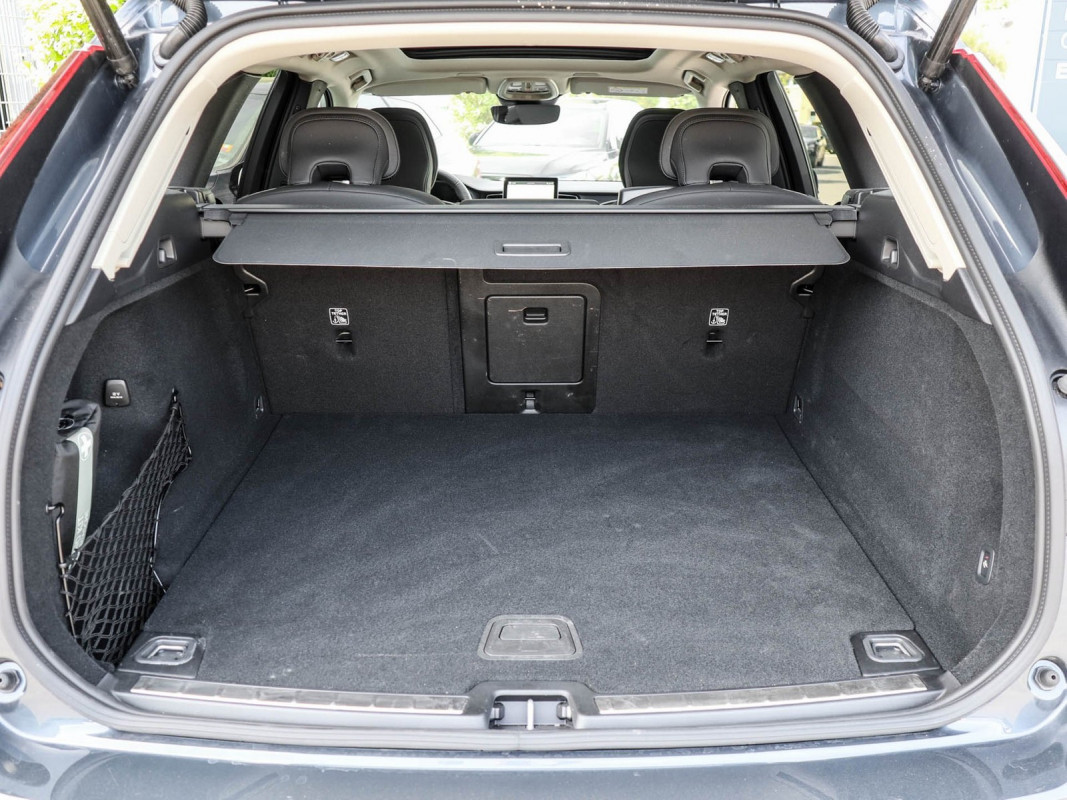 Volvo XC60 B5 Aut. - SUV/Off-road - Blau - Gebrauchtwagen - Bild 11