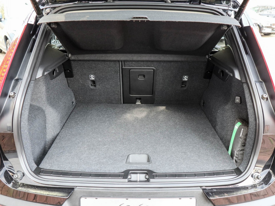 Volvo XC40 T5 - SUV/Off-road - Schwarz - Gebrauchtwagen - Bild 11