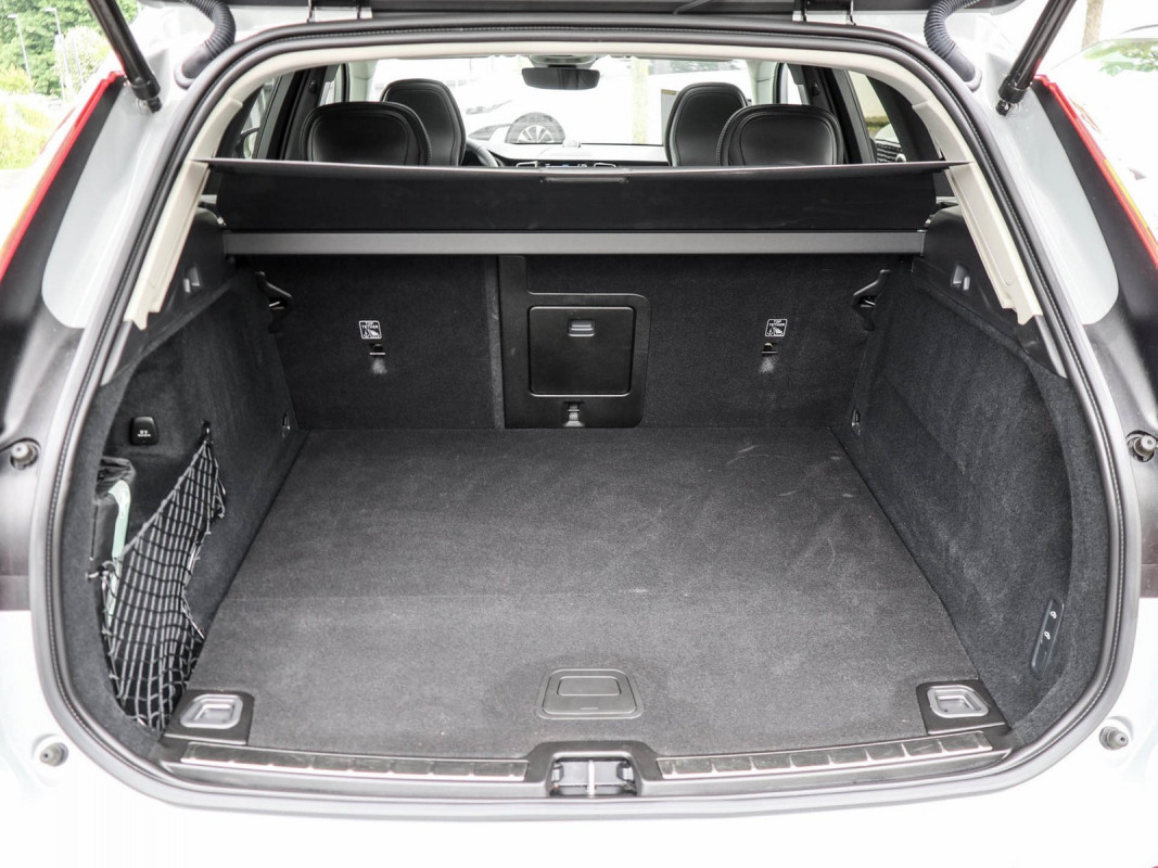 Volvo XC60 T8 AWD - SUV/Off-road - Grau - Gebrauchtwagen - Bild 11