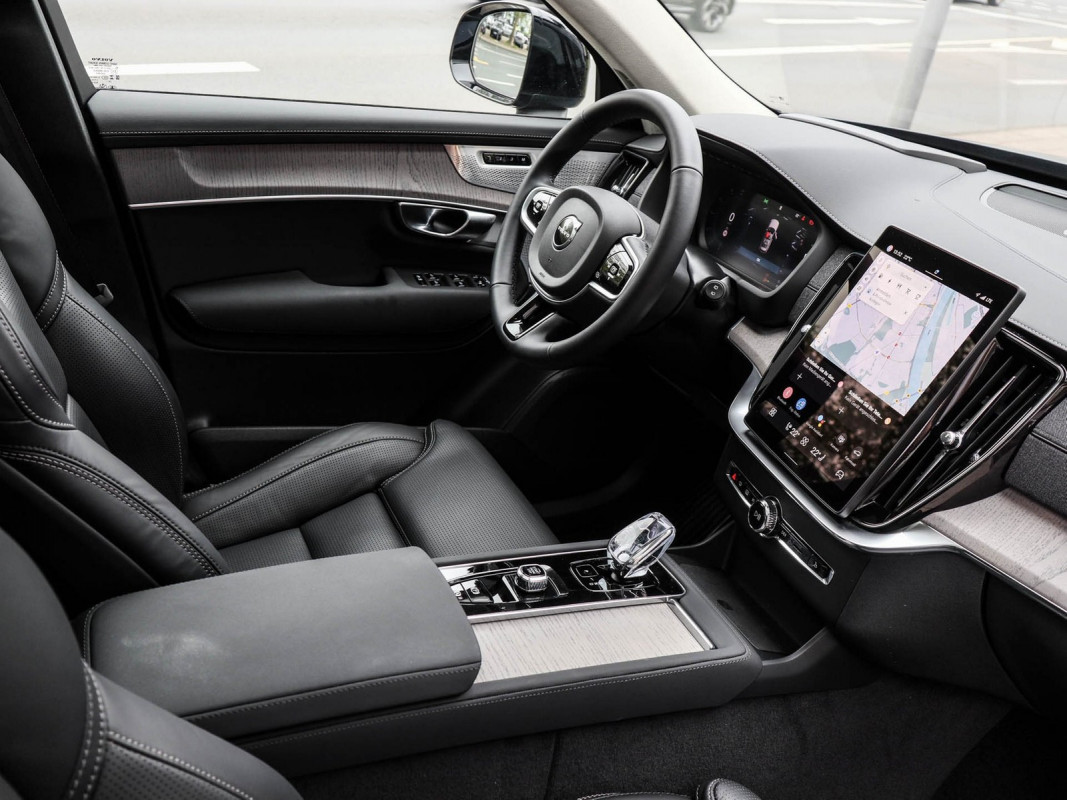 Volvo XC90 T8 AWD - SUV/Off-road - Blau - Gebrauchtwagen - Bild 3
