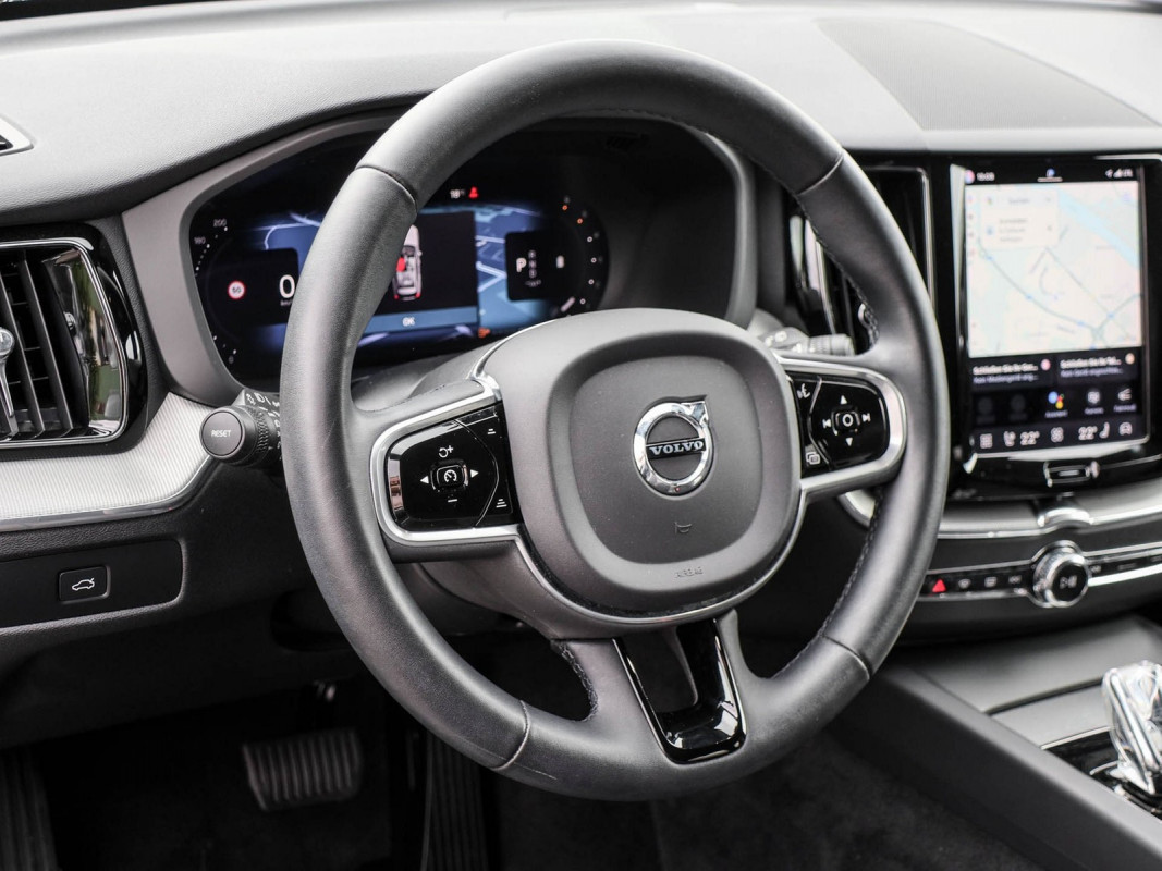 Volvo XC60 B4 Plus Dark 2WD - SUV/Off-road - Grau - Gebrauchtwagen - Bild 10