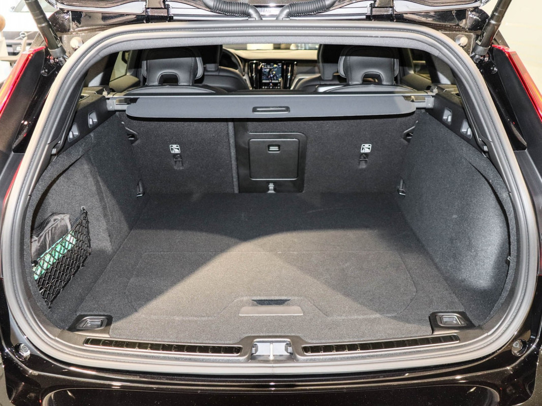 Volvo V60 T6 Recharge AWD - Kombi - Schwarz - Neuwagen - Bild 10