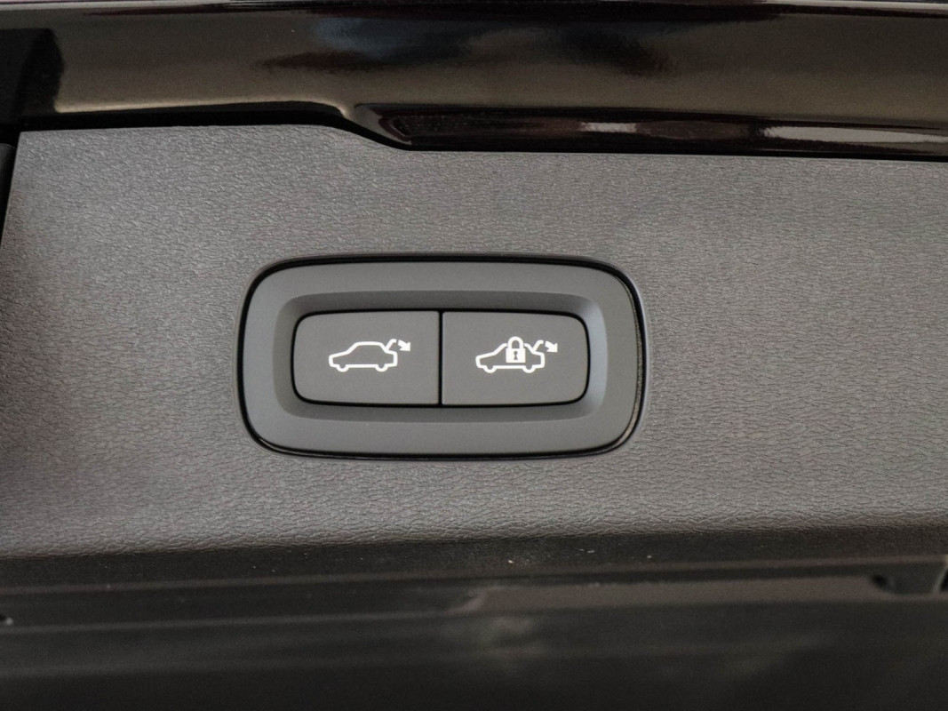 Volvo V60 T6 Recharge AWD - Kombi - Schwarz - Neuwagen - Bild 15