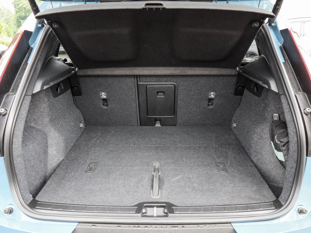 Volvo XC40 B3 - SUV/Off-road - Blau - Gebrauchtwagen - Bild 12
