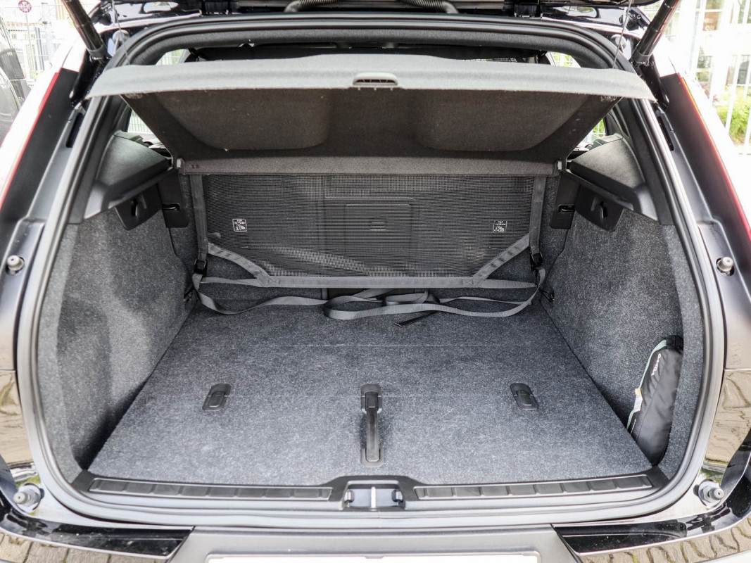 Volvo XC40 Plus Recharge Pure Electric 2WD - SUV/Off-road - Schwarz - Gebrauchtwagen - Bild 12