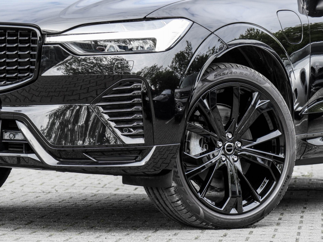 Volvo XC60 T6 Plus Black Edition Plug-In AWD - SUV/Off-road - Schwarz - Gebrauchtwagen - Bild 6