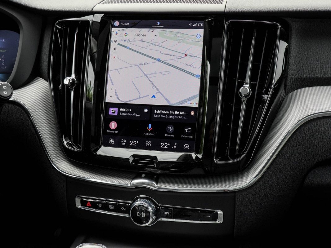Volvo XC60 T6 Plus Black Edition Plug-In AWD - SUV/Off-road - Schwarz - Gebrauchtwagen - Bild 9
