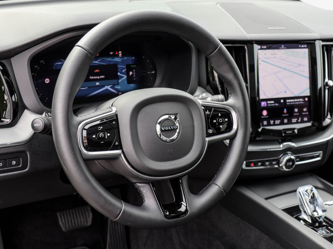 Volvo XC60 T6 Plus Black Edition Plug-In AWD - SUV/Off-road - Schwarz - Gebrauchtwagen - Bild 10