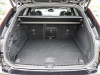 Volvo XC60 T6 Plus Black Edition Plug-In AWD - SUV/Off-road - Schwarz - Gebrauchtwagen - Bild 11