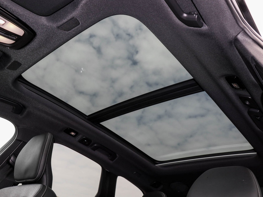 Volvo XC60 T6 Plus Black Edition Plug-In AWD - SUV/Off-road - Schwarz - Gebrauchtwagen - Bild 12
