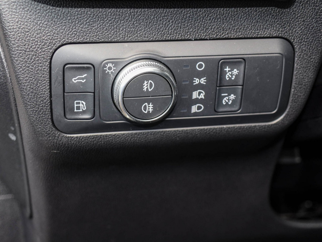 Ford Kuga Plug-In Hybrid Vignale AHK, Allwetter, Panorama D., Techn. P. - SUV/Off-road - Weiss - Gebrauchtwagen - Bild 15