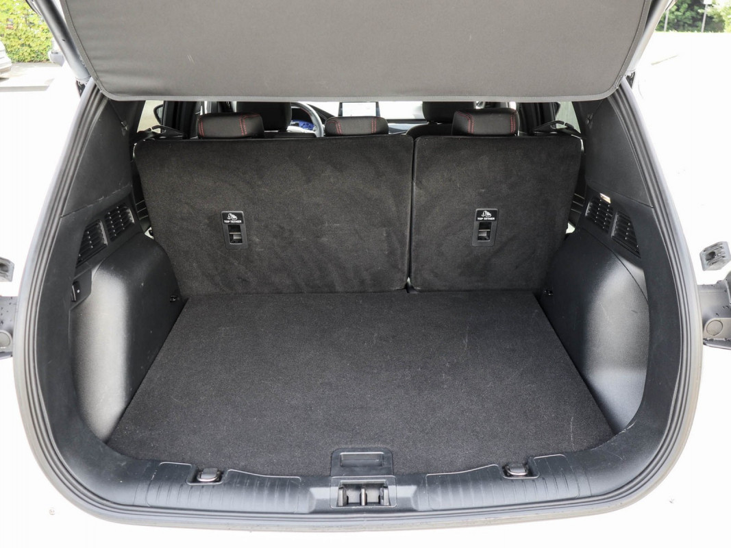 Ford Kuga ST Line - SUV/Off-road - Weiss - Gebrauchtwagen - Bild 13