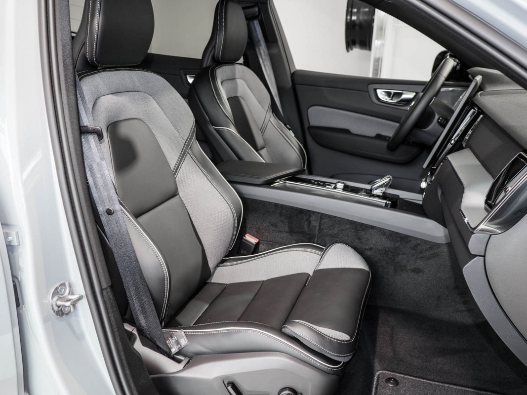 Volvo XC60 T6 AWD Recharge - SUV/Off-road - Grau - Neuwagen - Bild 6