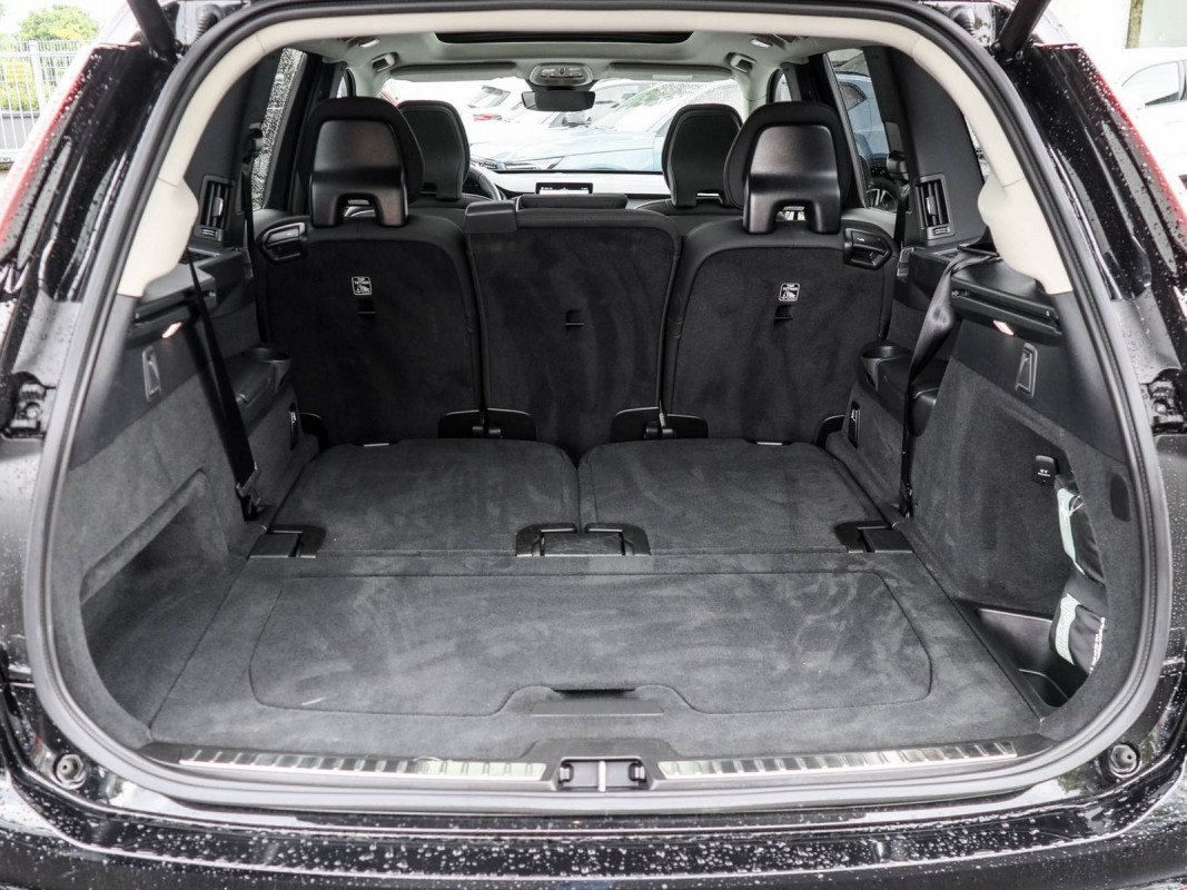 Volvo XC90 T8 AWD - SUV/Off-road - Schwarz - Gebrauchtwagen - Bild 11