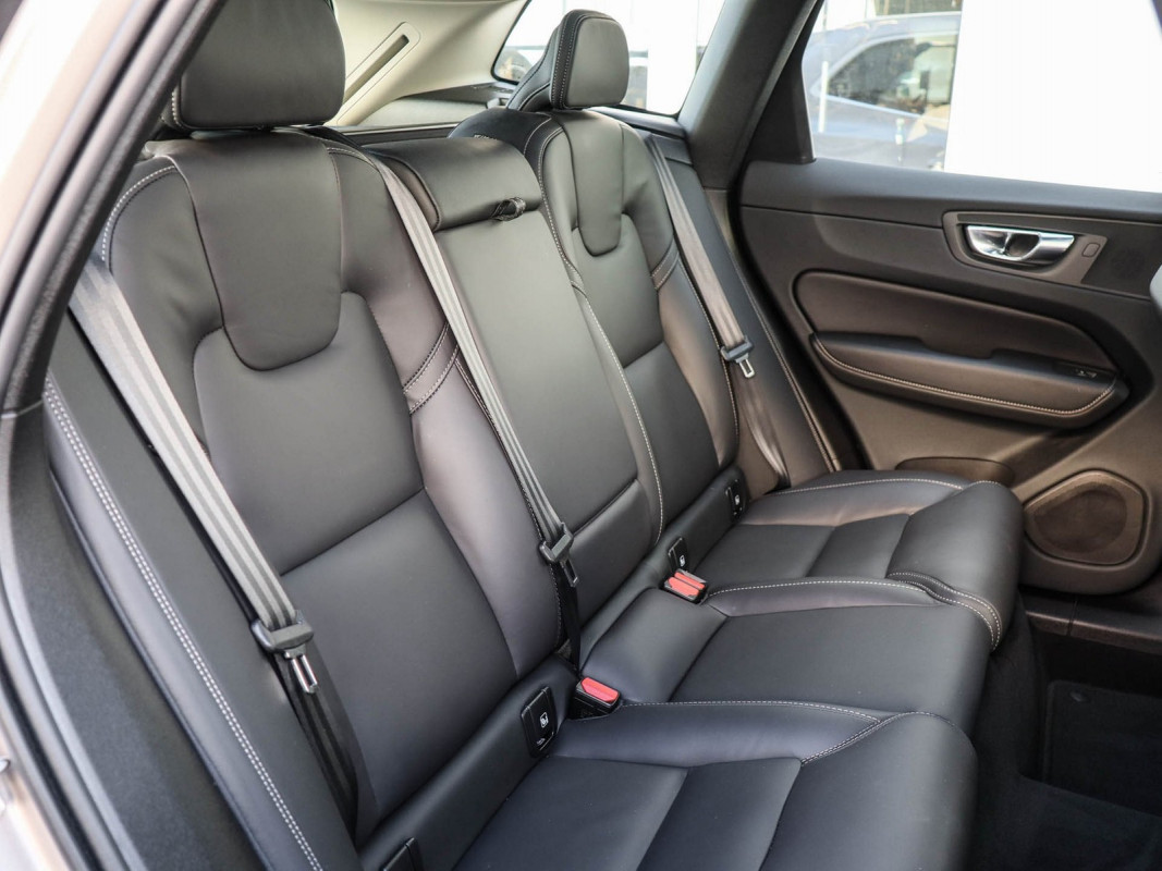 Volvo XC60 B5 Diesel Ultimate Bright AWD - SUV/Off-road - Bronze - Gebrauchtwagen - Bild 5