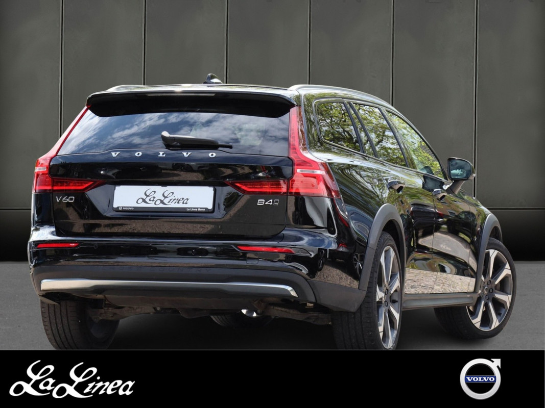Volvo V60 Cross Country B4 Diesel AWD - Kombi - Schwarz - Gebrauchtwagen - Bild 2